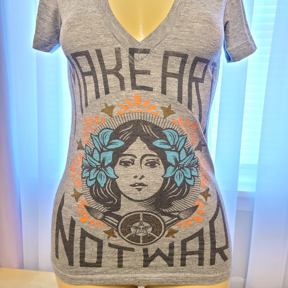 Deep V graphic tee shirt